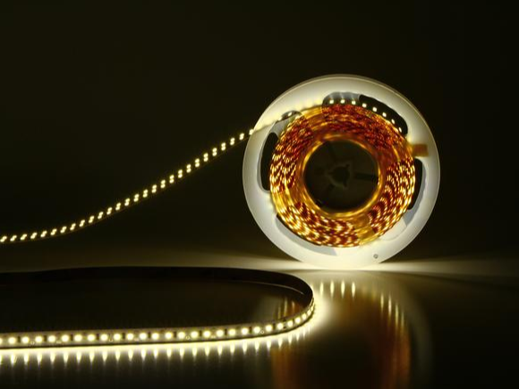 許多人覺得無主燈單調，那了解一下線性燈的顏值吧！