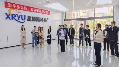 河南信息科技學(xué)院經(jīng)濟(jì)管理學(xué)院院長吳艷華一行參觀企業(yè)，就校企合作事宜座談交流